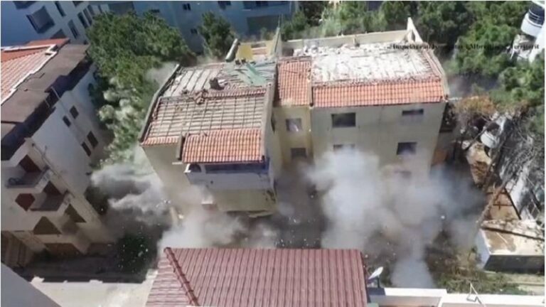 Momenti i shembjes së pallatit të dëmtuar nga tërmeti në Durrës (Video)