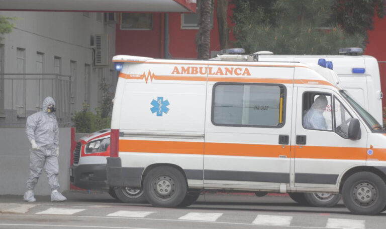 Farmacisti në Fier del pozitiv me COVID-19, u infektua nga familjarët