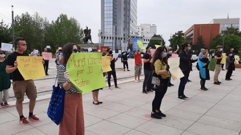 Protestë në Prishtinë në përkrahje të artistëve në Tiranë