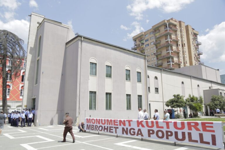 Argumentet: Vendimi për prishjen e Teatrit Kombëtar, i paligjshëm dhe me gafa qesharake