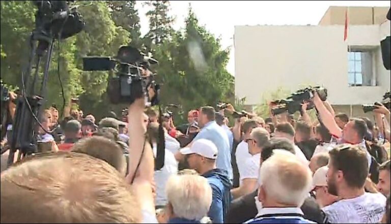 Tensionet te Teatri, Basha: Rama, varrmihësi i paqes sociale. Dhuna ndaj qytetarëve dhe gazetarëve, e papranueshme