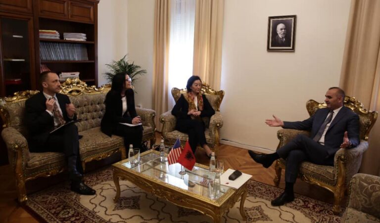 Manja zbardh takimin me ambasadoren Kim, e garanton për zbatimin e reformës në drejtësi