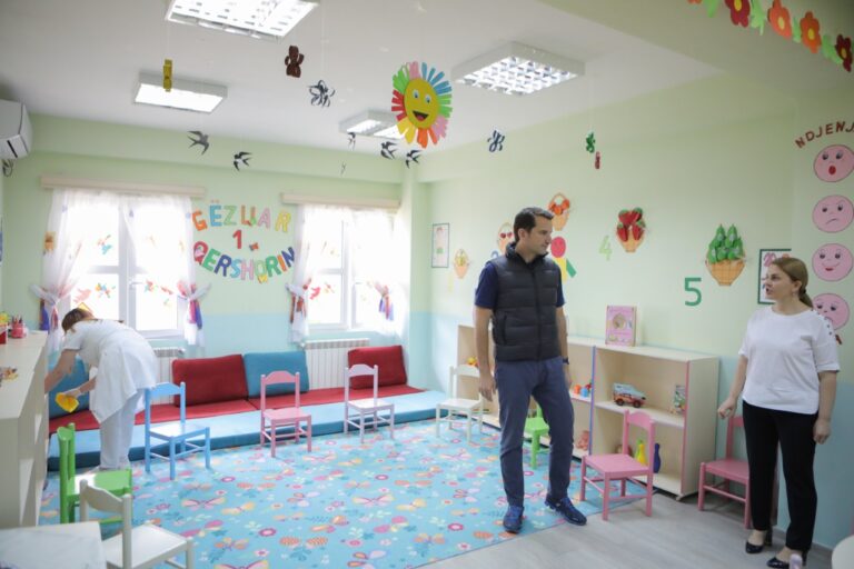 Çerdhet dhe kopshtet hapen të hënën, Veliaj inspekton masat shtesë të sigurisë