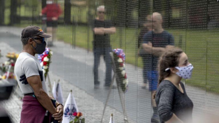 Amerikanët nuk pyesin për pandeminë, qindra mblidhen në Uashington tek Memoriali i Luftës së Vietnamit