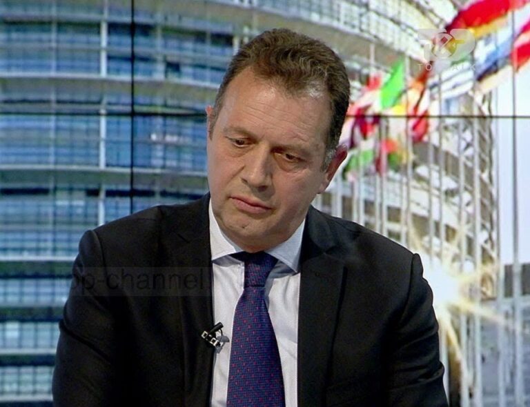 Biberaj: Ndërkombëtarët po e thonë troç, të shkelësh Kushtetutën është fundi i gjithçkaje