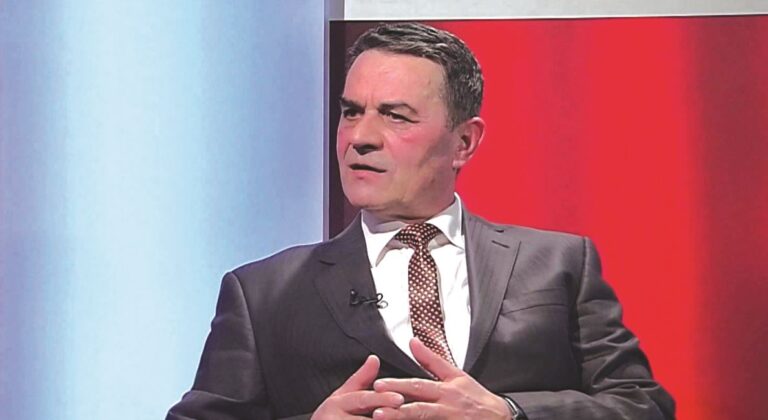 Ish-ministri socialist: Edi, do hedhim valle kur të të heqim ty nga PS-ja