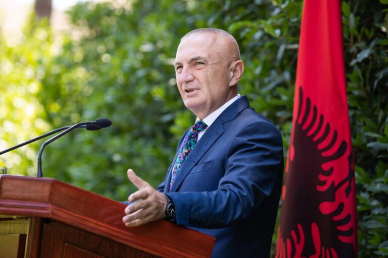 Presidenti Meta: Qeveria të marrë masa për pandeminë, asgjë nuk është më e rëndësishme se jeta e qytetarëve