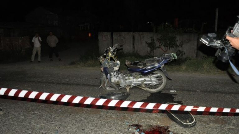 Aksident në Vlorë, makina përplas motoristin e fast food-it