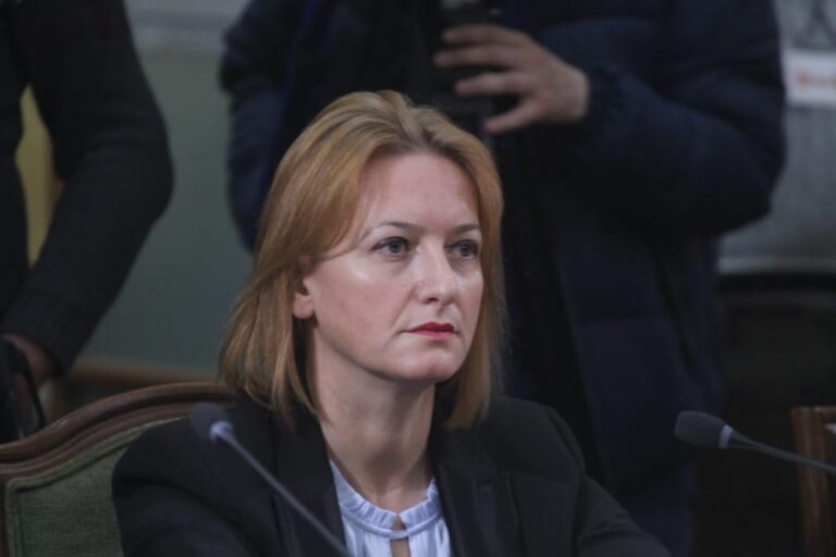Buxheti 2021, Denaj: Fonde shtesë për vaksinën dhe rritjen e pagave të mjekëve e infermierëve