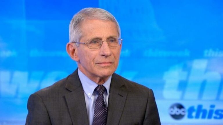 Fauci u kërkon falje britanikëve: Ata nuk gabuan me aprovimin e vaksinës kundër COVID-19