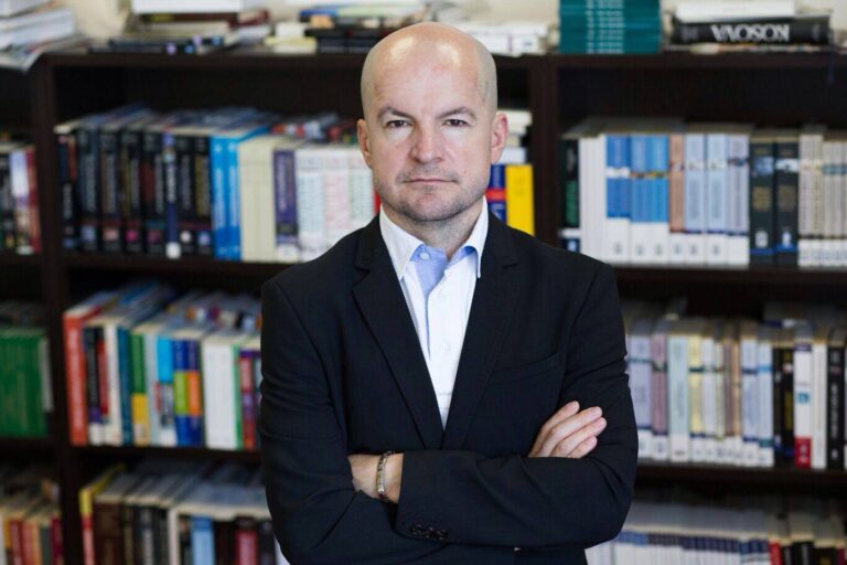 Alfred Lela: Merkato mediatike e verës: Sandër Lleshaj në vend të Zhejit te RTV Ora