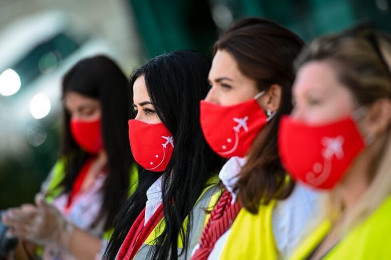 Rregullat e reja në aeroporte, masat para mbërritjes deri në bordin e avionit