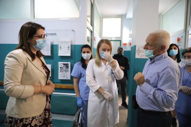 Qendrat shëndetësore verore, Manastirliu: Mbi 19 mijë shërbime për pushuesit, 80 raste të dyshuara me koronavirus