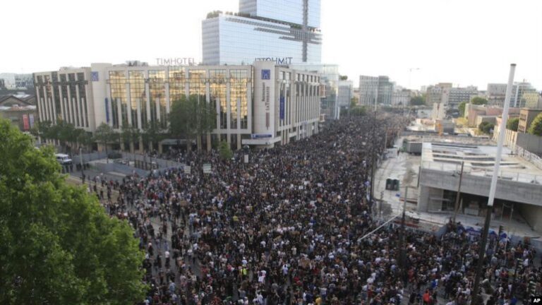 Protesta nga Parisi në Sidnei pas vdekjes së George Floyd