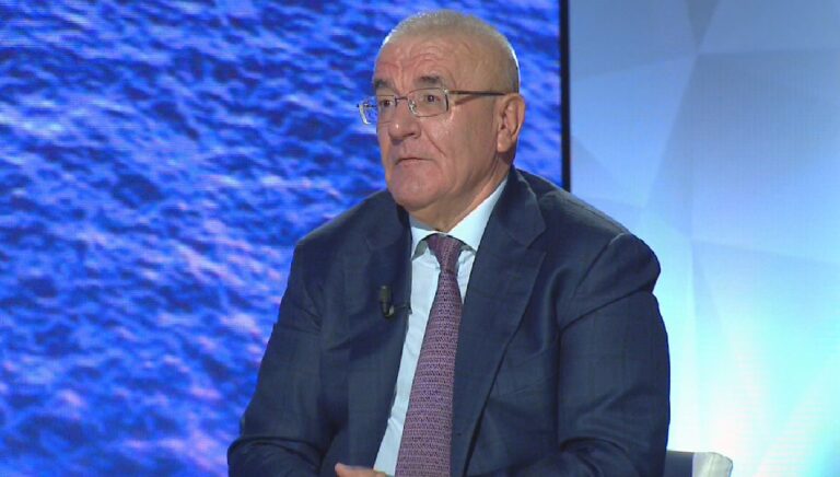 Ylli Rakipi: Rama, i frikësuar dhe në panik, kërkon fitore në tavolinë