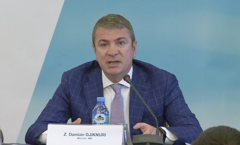 Damian Gjiknuri takim me bizneset që operojnë në zonën e autostradës Vlorë-Levan
