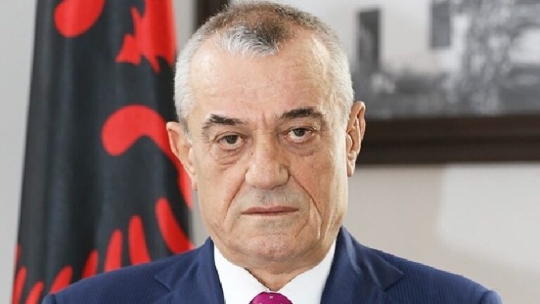 Kryeparlamentari Ruçi, urim me rastin e Vitit të Ri: T’i lemë të treten kujtimet e një viti të thyer, në horizont po vijnë ditë të bukura për të gjithë
