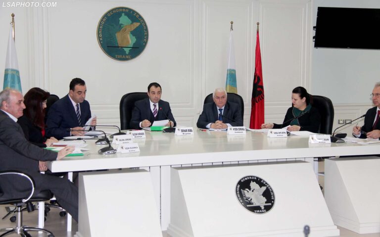 Listat e hapura nuk përjashtojnë koalicionet, ekspertët e KQZ flasin për ndryshimet kushtetuese