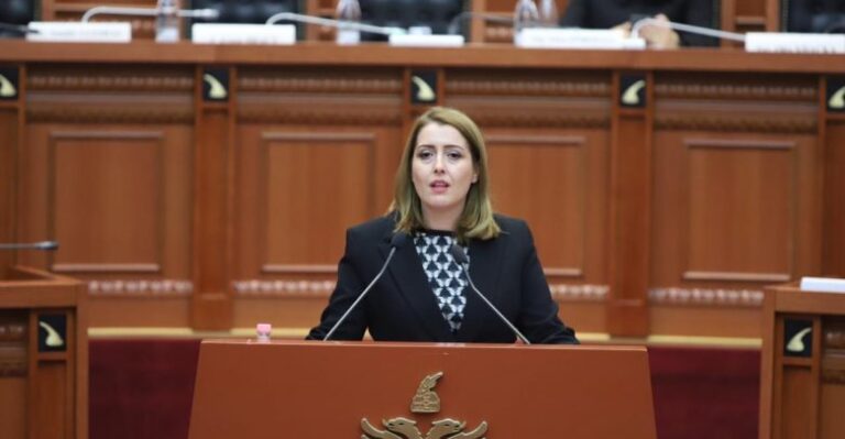 Manastirliu: Jemi në pritje të dërgesës së parë të vaksinave të Pfizer, tashmë mund të shohim dritë në fund të tunelit