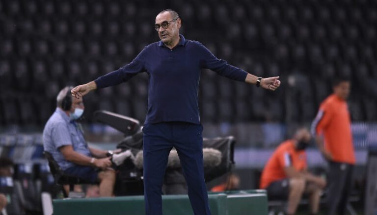 “Ky nuk është Juventus”, tifozët dhe mediat “kryqëzojnë” Maurizio Sarrin