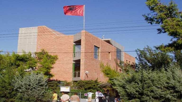 Ambasada shqiptare në Greqi, njoftim për pasaportat