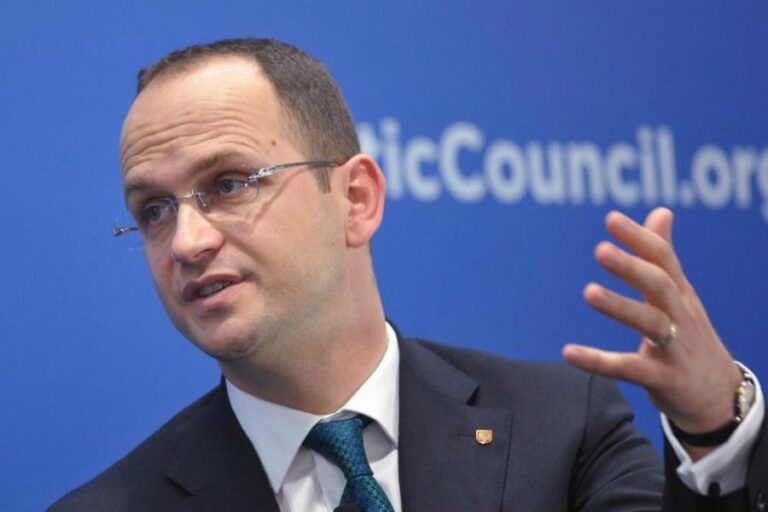 Ditmir Bushati flet për Progres-Raportin: Qytetarët nuk “ushqehen” me hapje e mbyllje kapitujsh