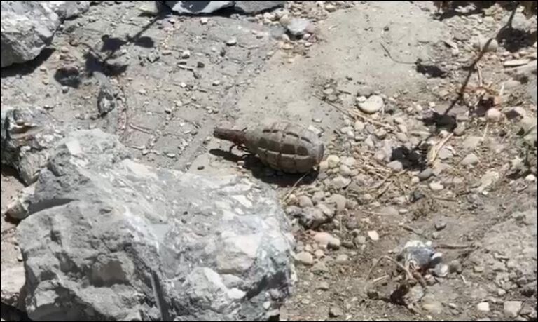(VIDEO) Rikonstruksioni i rrugës në Fier zbulon disa granata, pritet mbërritja e ekspertëve