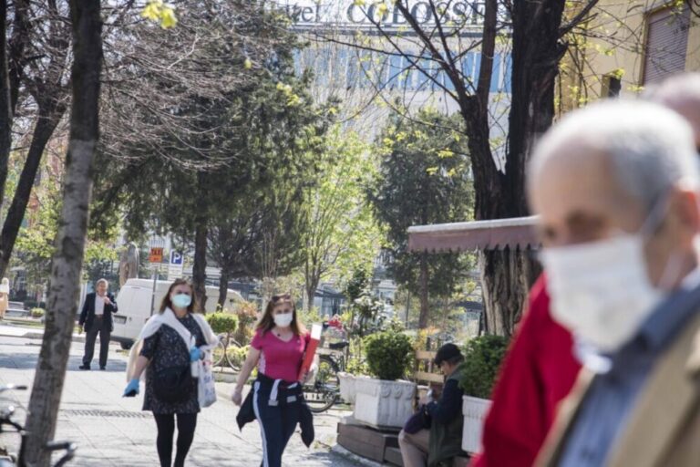 Jo maskë në rrugë, kërkesa të shumta mjekëve të familjes