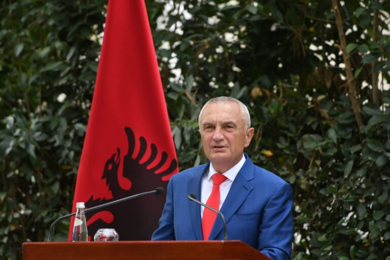 Presidenti Meta ngushëllon Edi Ramën, për humbjen e nënës