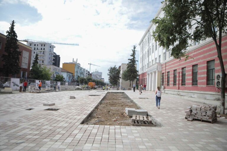 Veliaj jep lajmin e mirë: Së shpejti hapim Bulevardin Zogu I, zgjidhëm problemet me kanalizimet në Rr. Durrësit”