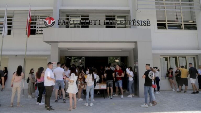 Sondazhi i OSBE/Të rinjtë nuk kanë besim për të ardhmen në Shqipëri