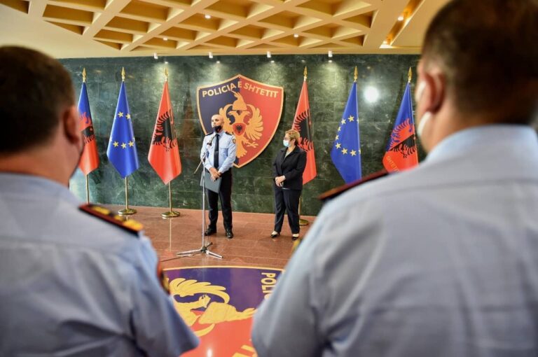 Lëvizje në kupolën e Policisë së Shtetit, Veliu dekoron Aida Hajnajn