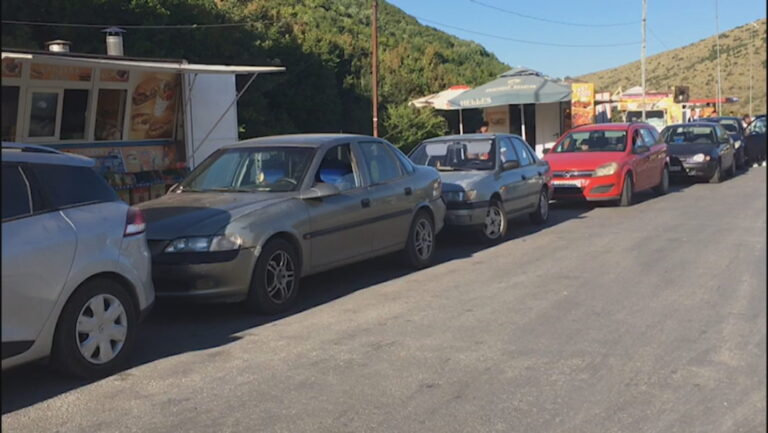 Makthi në Kapshticë, 130 euro për person për të kaluar në Greqi