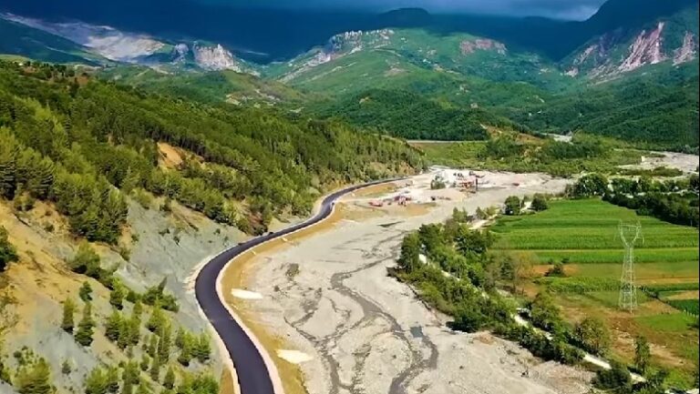 Rama ”zgjohet” tek Rruga e Arbërit: Për ata që thonë se është investuar vetëm në jug (VIDEO)
