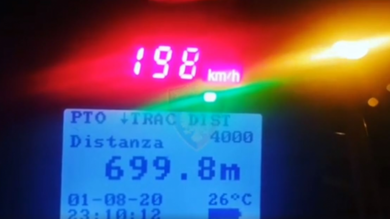 Alkool dhe shpejtësi/ Policia arreston 2 shoferë, bllokon 19 leje drejtimi