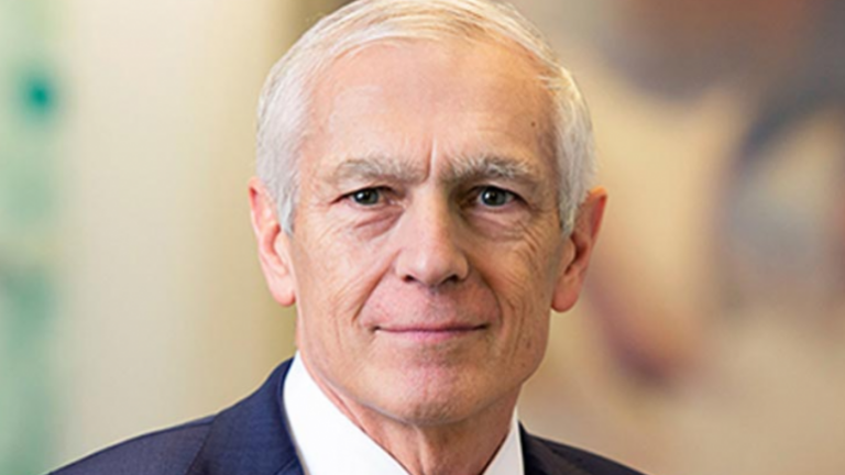 Wesley Clark: Aktakuzat e Speciales pengojnë ecjen para të Kosovës