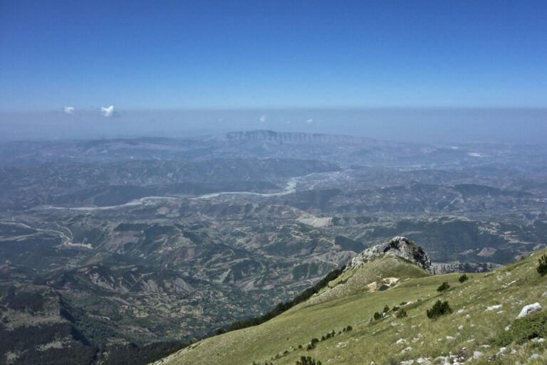 Pas 9 ditësh, shuhet zjarri në malin e Tomorrit