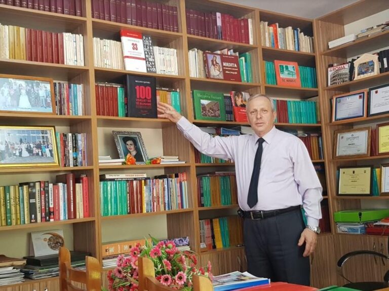 Mark Mesulit kush ia dha titullin: “Profesor” ?