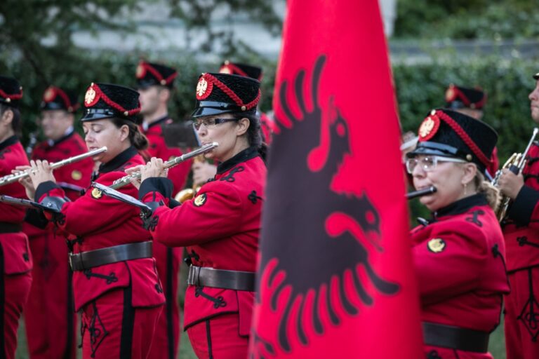 Presidenti Meta vlerëson Bandën Kombëtare Muzikore “Vatra” me Dekoratën “Nderi i Kombit”