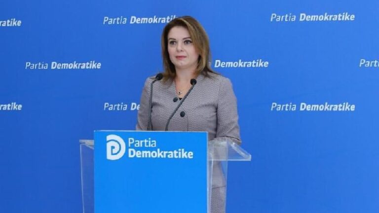 Denoncimi i PD: Pajisjet antiCovid u blenë 3 herë më shtrenjtë! Klanet në qeveri luftë për tendera