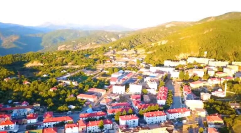 Rama promovon Pukën: Dikur një kthinë e zymtë mes bukurive përrallore, sot një qytezë mikpritëse