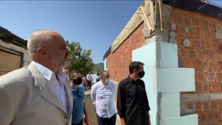Rama dhe Veliaj inspektojnë rindërtimin e shtëpive në Baldushk