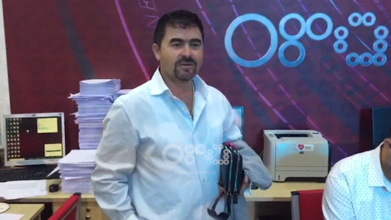 Ylli Ndroqi takon gazetarët: Kjo nuk është furtuna e parë, e as e fundit, vazhdoni me kurajo pranë problemeve të njerëzve