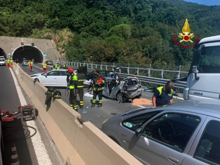 Familja shqiptare përfshihet në aksident në Itali, prindërit në gjendje kritike, shpëton mrekullisht 2-vjeçarja (FOTO)