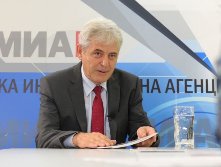 Ali Ahmeti fton partitë shqiptare për bashkëpunim
