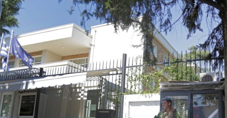 Greqia izolon Shqipërinë, ja datat kur shqiptarët mund të kalojnë kufirin