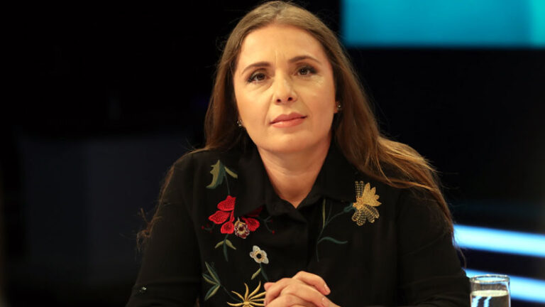 Gazetarja: Nano nxorri çadrat e ushtrisë për qytetarët në kufi, Xhaçka u sigurua që fluksi ishte si në media