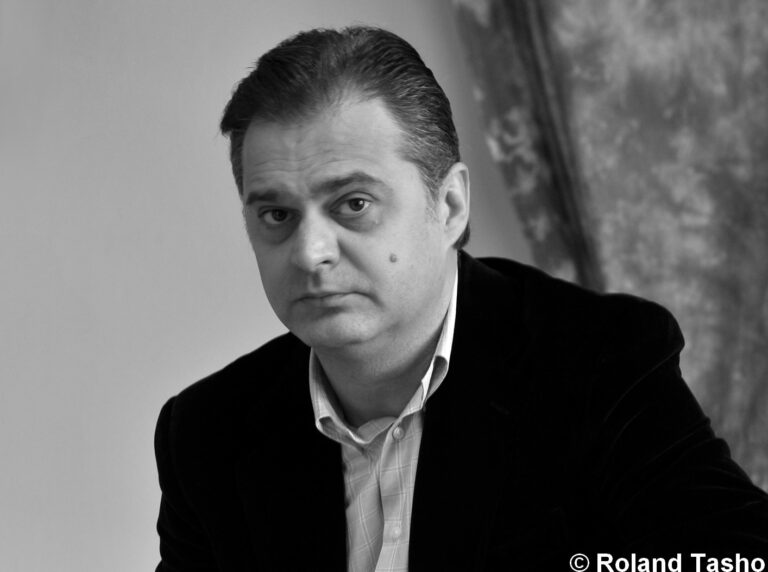 Ben Blushi letër vajzës: E shtrenjta Natali, ja arsyeja që po na sulmojnë personazhet e librave të mi