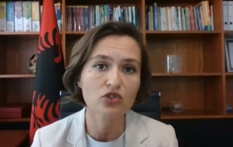 Ende s’ka datë për vitin e ri shkollor, Shahini: 61 bashkitë të nisin dezinfektimin