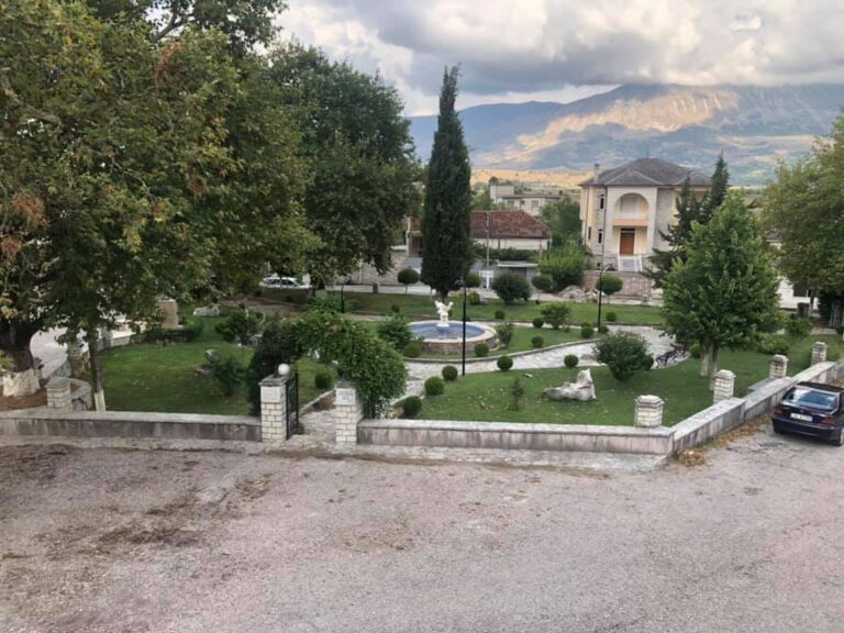 Çmitizimi i minoritetit grek në Shqipëri